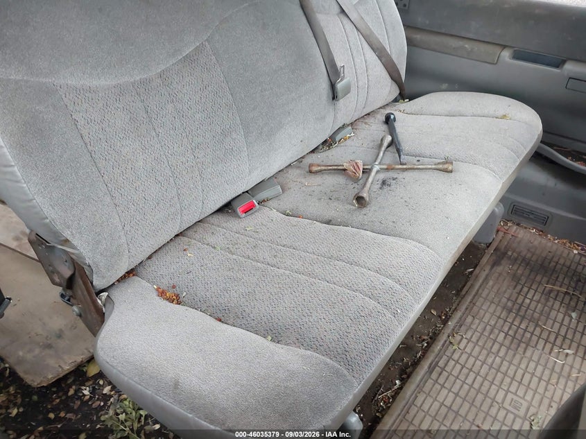 2004 CHEVROLET ASTRO auction photo 8