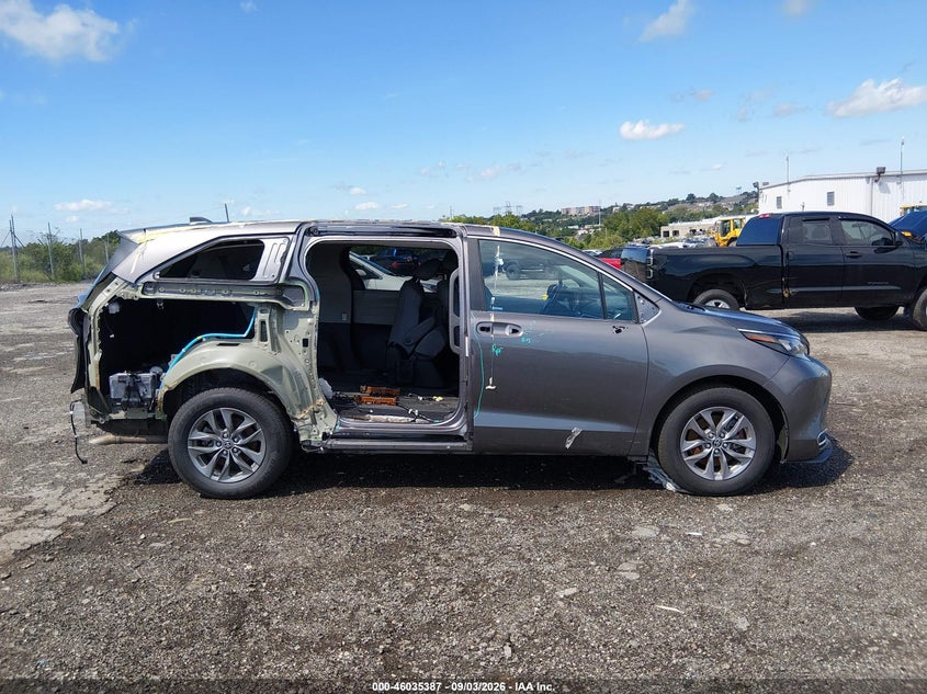 TOYOTA SIENNA 2024 VIN 5TDYSKFC9RS117841