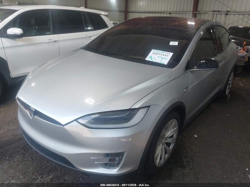 2017 Tesla Model X, Затопление, IAAI, VIN 5YJXCBE21HF054318 — фото 2