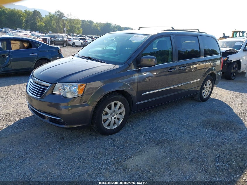 2015 CHRYSLER TOWN & COUNTRY auction photo 2