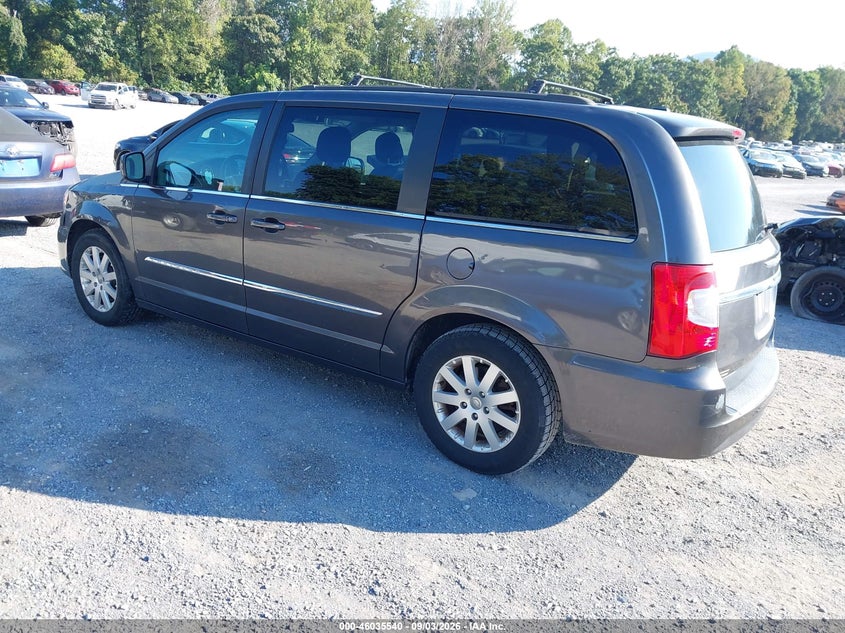 2015 CHRYSLER TOWN & COUNTRY auction photo 3