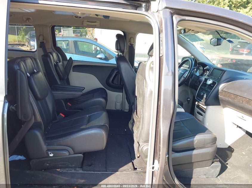 2015 CHRYSLER TOWN & COUNTRY auction photo 8