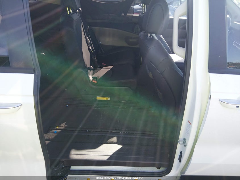 KIA CARNIVAL MPV HYBRID