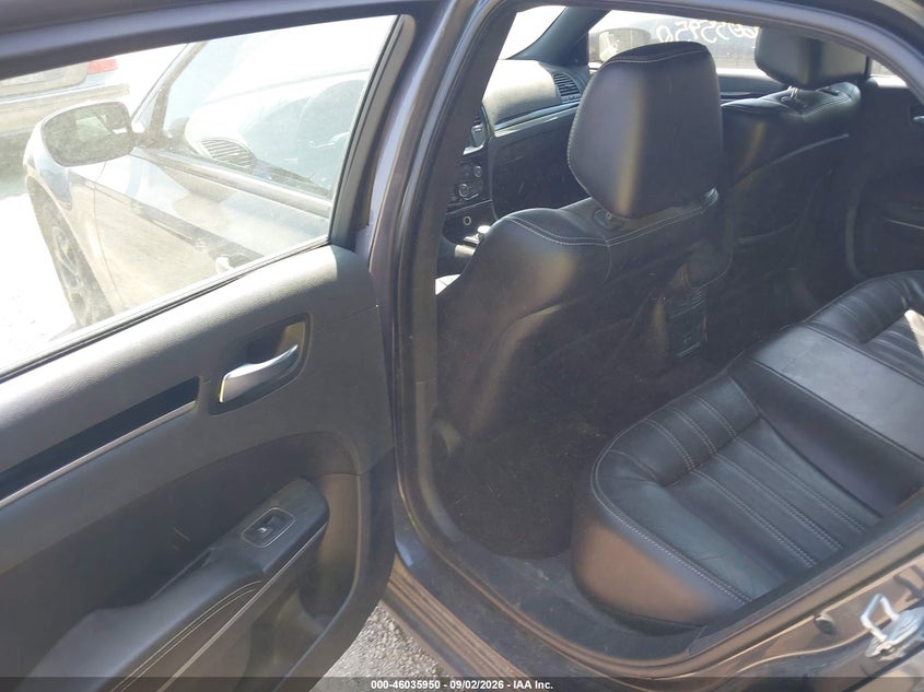 2018 CHRYSLER 300 auction photo 8