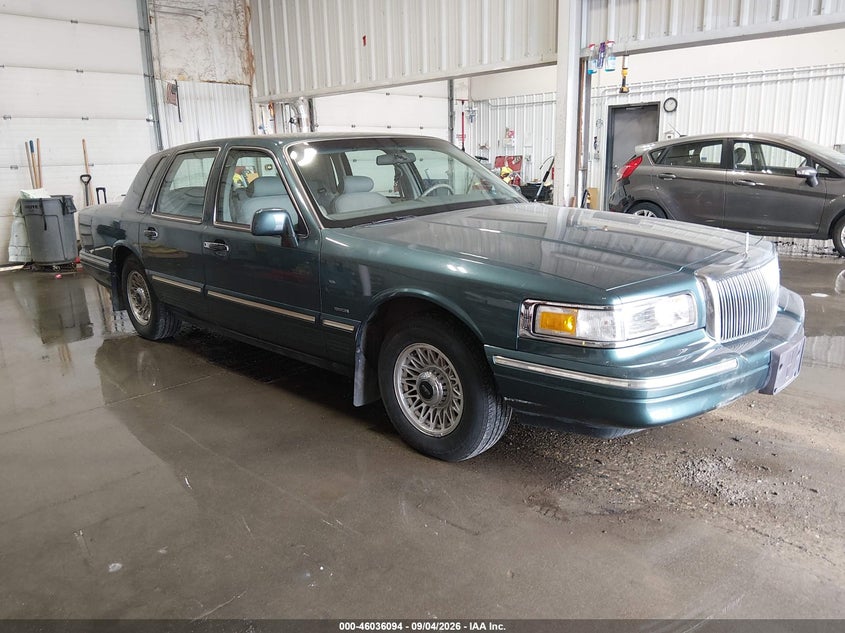1996 LINCOLN TOWN CAR EXECUTIVE