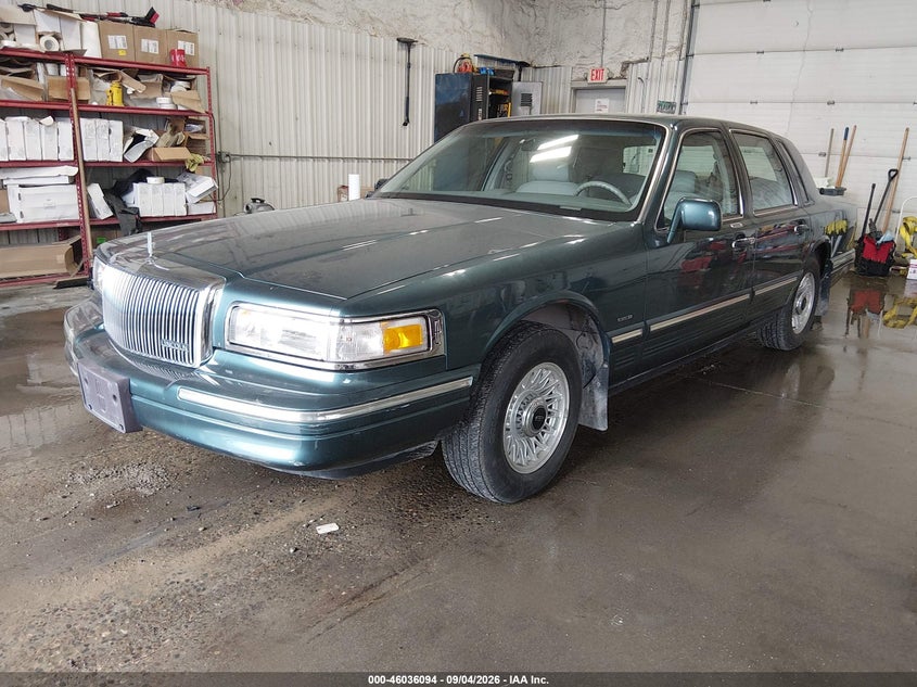LINCOLN TOWN CAR 1996 VIN 1LNLM81W9TY722216