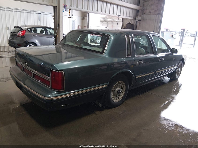 LINCOLN TOWN CAR 1996 VIN 1LNLM81W9TY722216