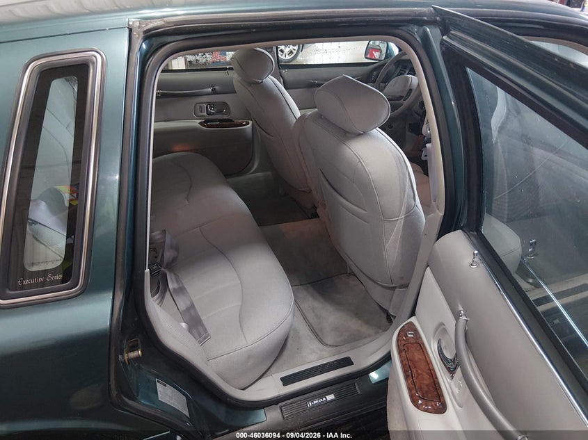 LINCOLN TOWN CAR 1996 VIN 1LNLM81W9TY722216