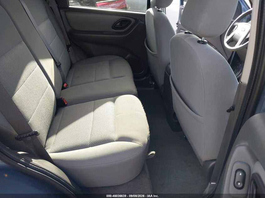2005 FORD ESCAPE auction photo 8