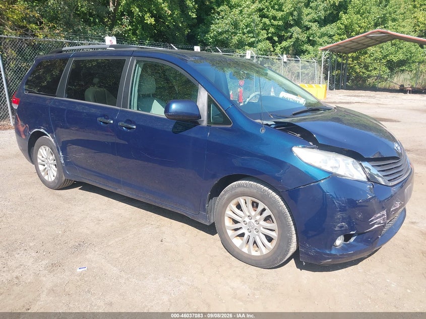 2012 TOYOTA SIENNA auction photo 1