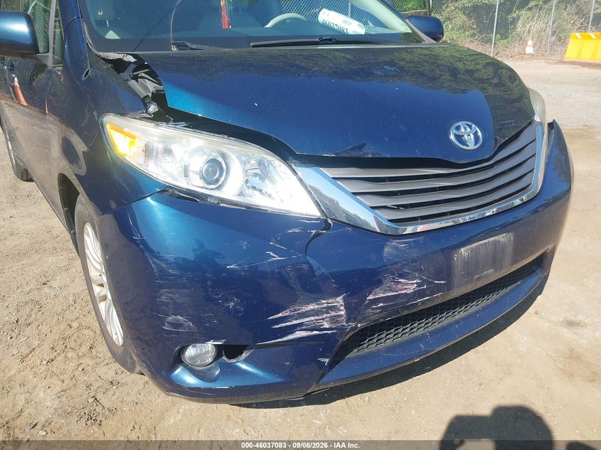 2012 TOYOTA SIENNA auction photo 6
