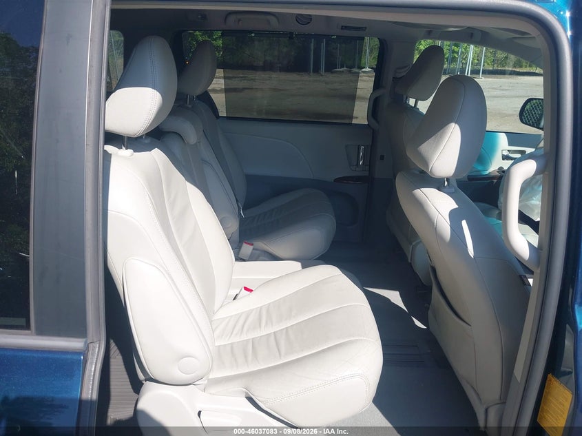2012 TOYOTA SIENNA auction photo 8