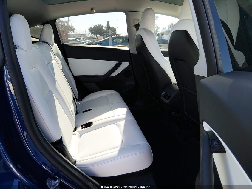 TESLA MODEL Y - zdjęcie 8