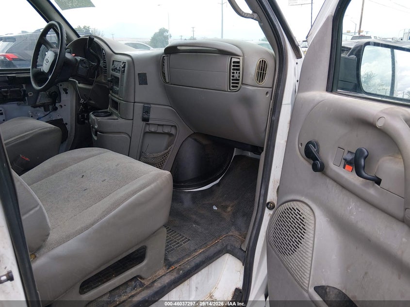 2004 CHEVROLET ASTRO auction photo 5