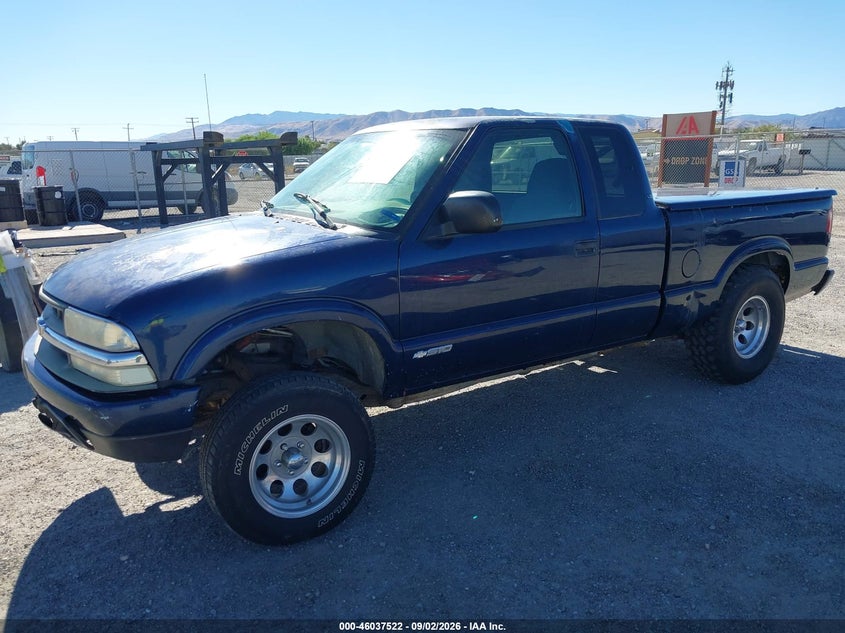 2002 CHEVROLET S-10 auction photo 2