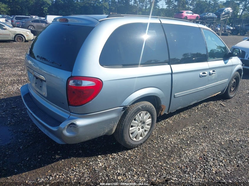 2006 CHRYSLER TOWN & COUNTRY auction photo 4