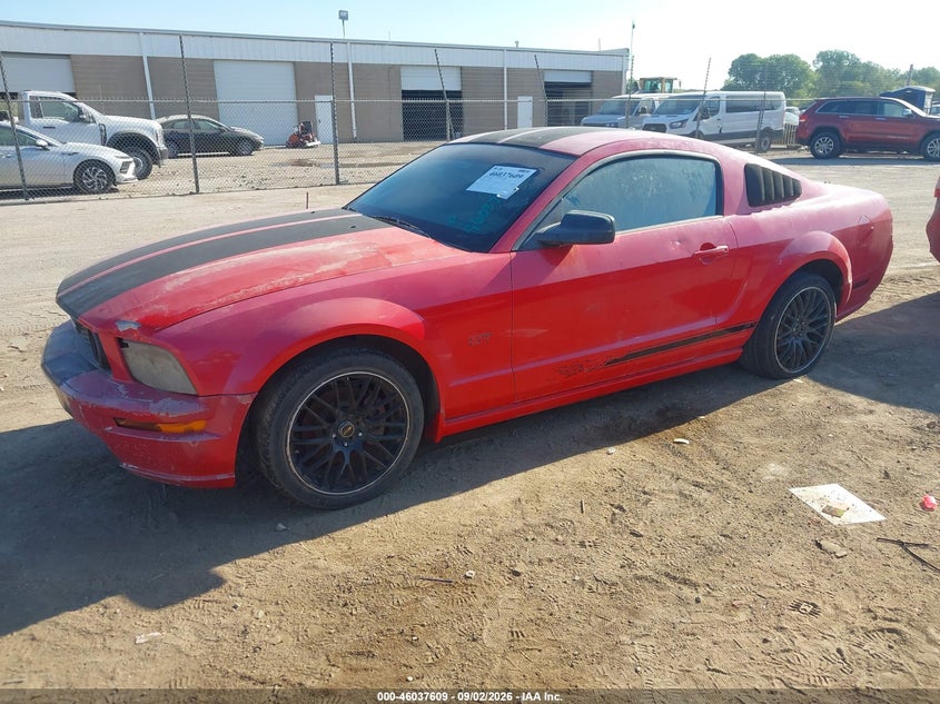 2005 FORD MUSTANG auction photo 2