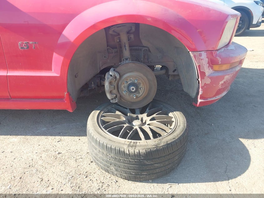 2005 FORD MUSTANG auction photo 6
