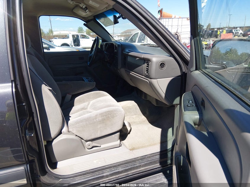 2004 CHEVROLET SUBURBAN auction photo 5