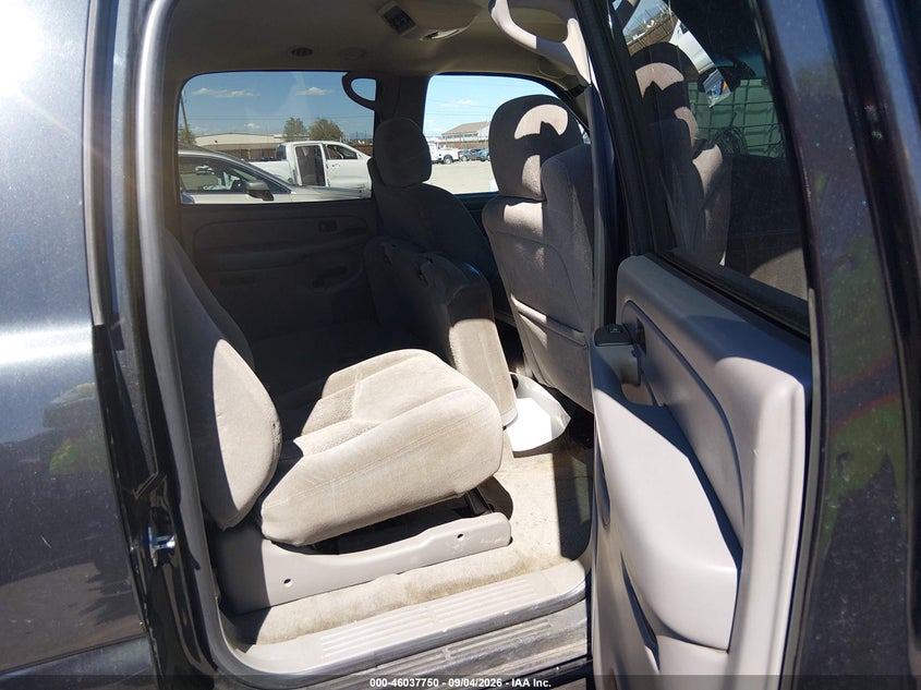 2004 CHEVROLET SUBURBAN auction photo 8