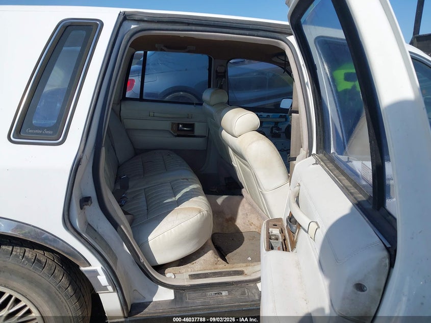 LINCOLN TOWN CAR 1991 VIN 1LNCM81W0MY758605