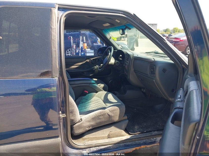 2000 CHEVROLET S-10 auction photo 5