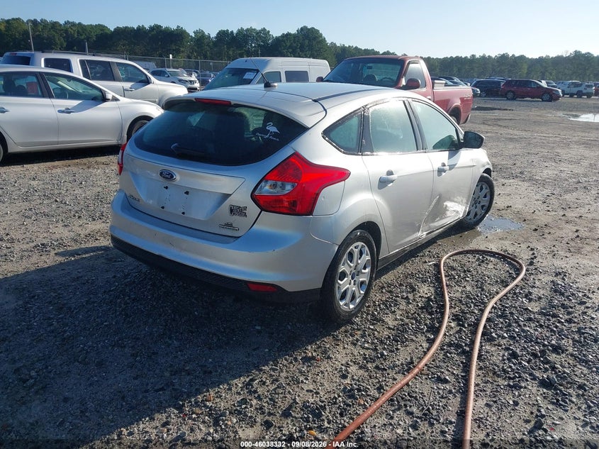Vin: 1fahp3k23cl436820, lot: 46537751, ford focus se 20124