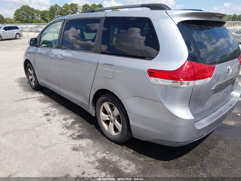2012 TOYOTA SIENNA auction photo 3