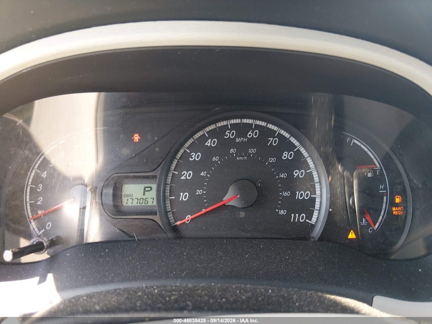2012 TOYOTA SIENNA auction photo 7