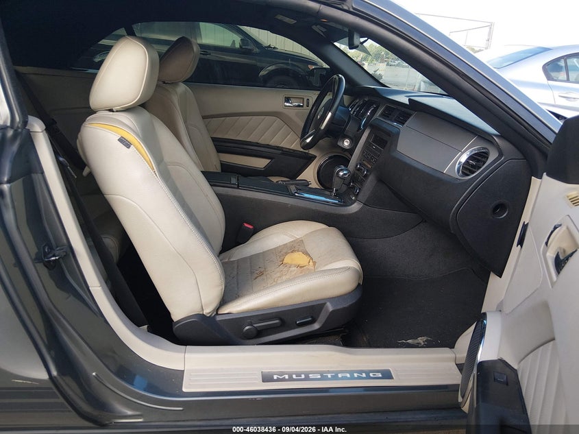 2011 FORD MUSTANG auction photo 5