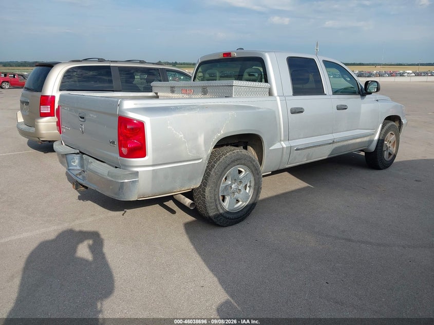 2005 DODGE DAKOTA auction photo 4