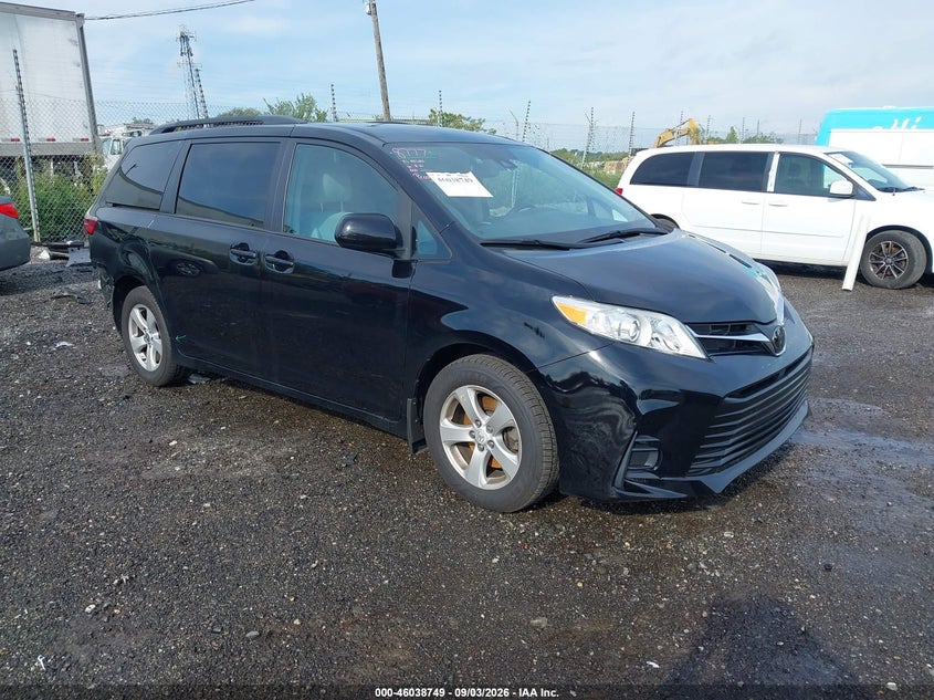 Photo 1 - TOYOTA SIENNA