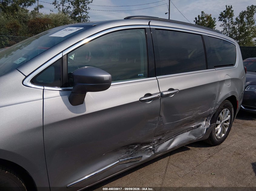 CHRYSLER PACIFICA 2017 VIN 2C4RC1BG2HR733795