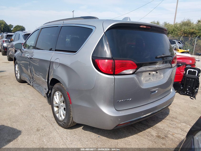 Vin: 2c4rc1bg2hr733795, lot: 46538272, chrysler pacifica touring-l 20173