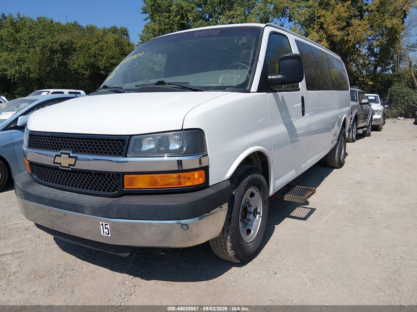 2015 CHEVROLET EXPRESS 3500 auction photo 2