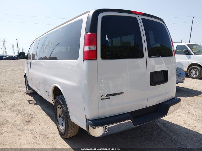 2015 CHEVROLET EXPRESS 3500 auction photo 3