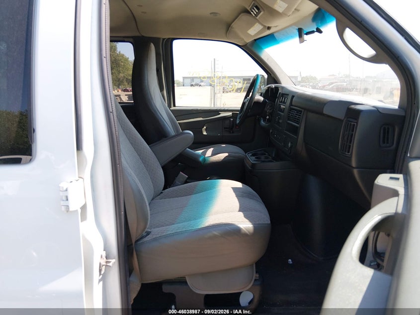 2015 CHEVROLET EXPRESS 3500 auction photo 5