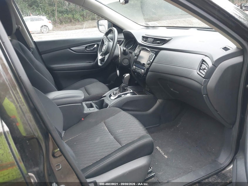 2017 NISSAN ROGUE auction photo 5