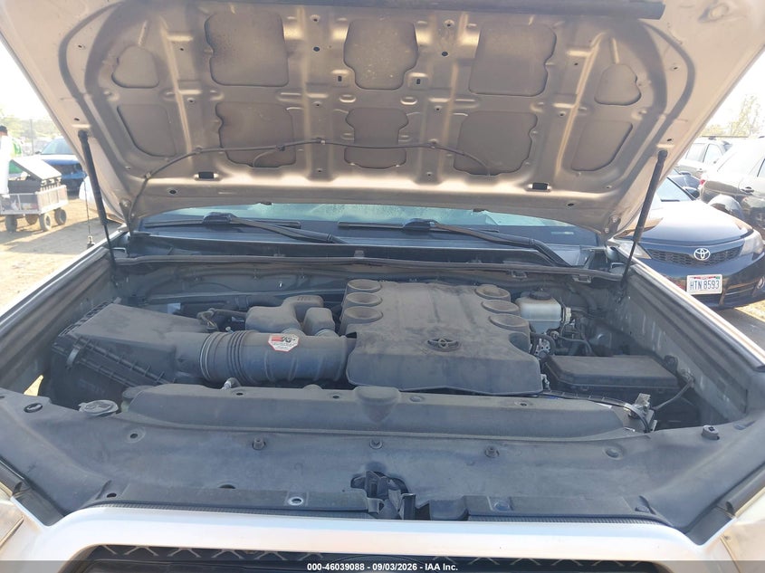 2011 TOYOTA 4RUNNER SR5 V6 · Фото 10