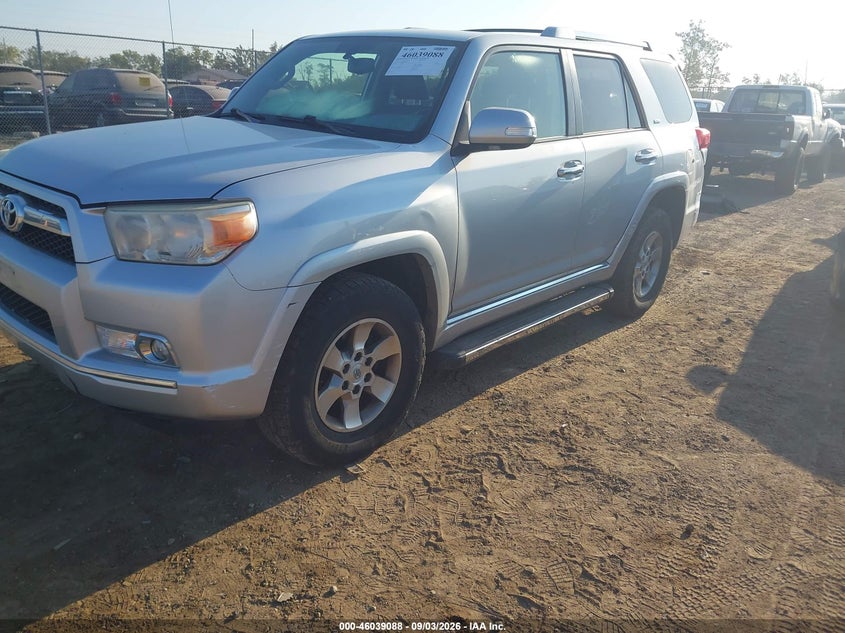 2011 TOYOTA 4RUNNER SR5 V6 · Фото 2