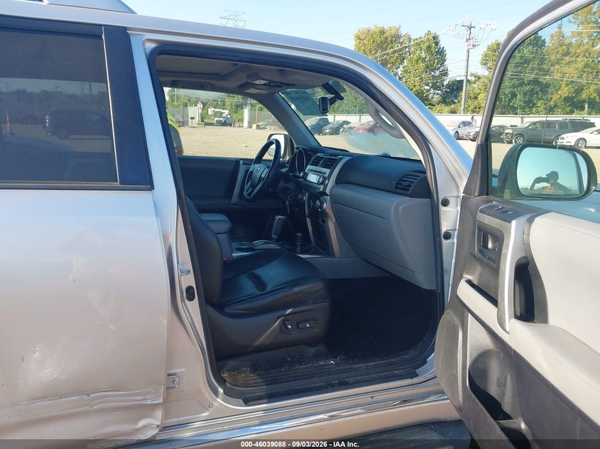 2011 TOYOTA 4RUNNER SR5 V6 · Фото 5