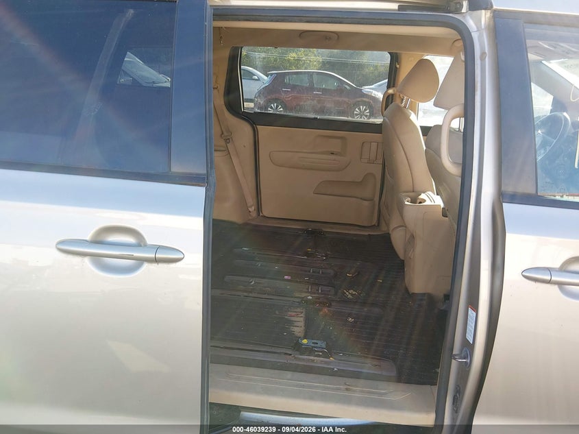 2016 KIA SEDONA auction photo 7
