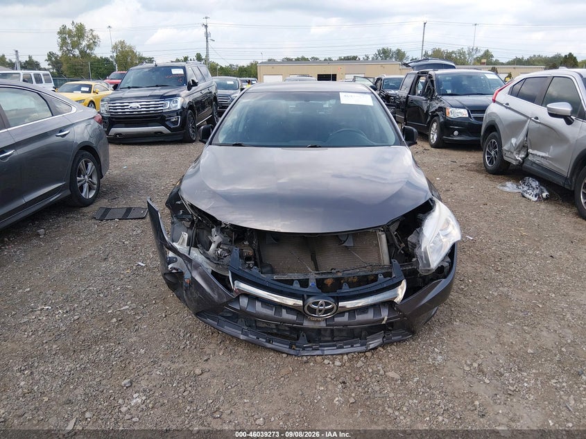 TOYOTA CAMRY - zdjęcie 13