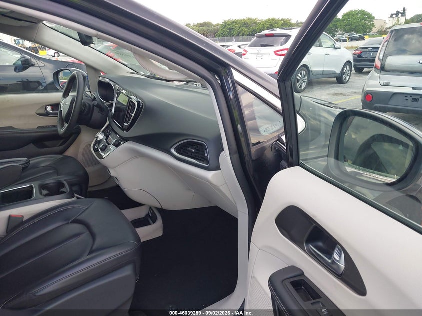 Vin: 2c4rc1bgxpr530555, lot: 46538744, chrysler pacifica touring l 2023 img_1