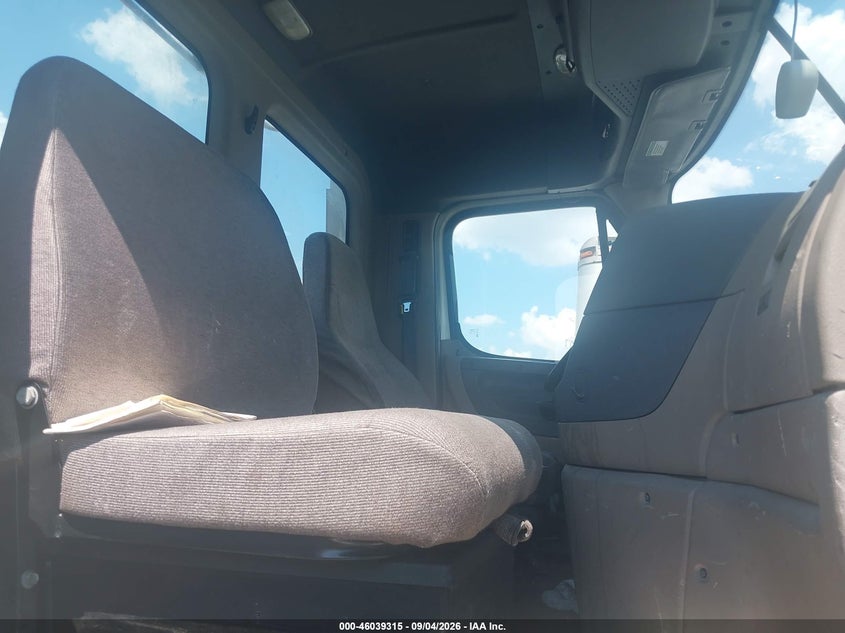 2014 FREIGHTLINER CASCADIA 113 auction photo 6