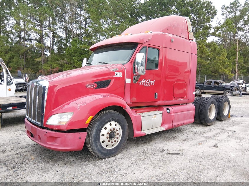 2012 PETERBILT 587 auction photo 2