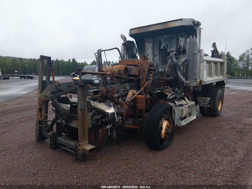 2004 FREIGHTLINER CONVENTIONAL auction photo 1