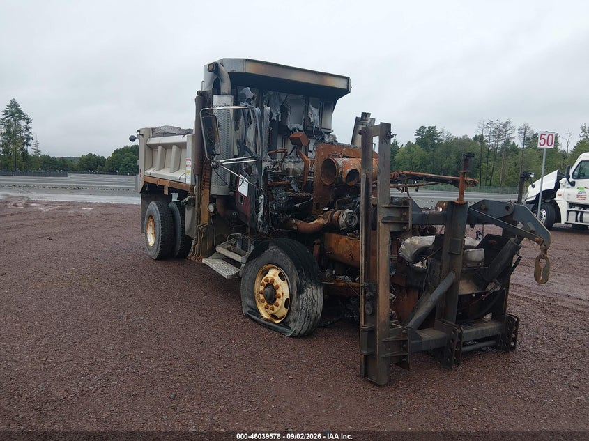 2004 FREIGHTLINER CONVENTIONAL auction photo 2