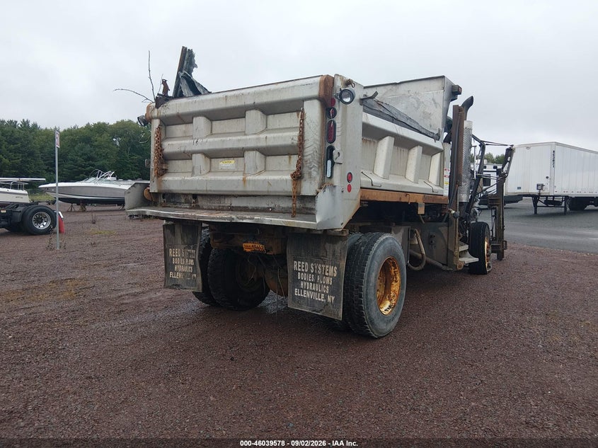 2004 FREIGHTLINER CONVENTIONAL auction photo 3
