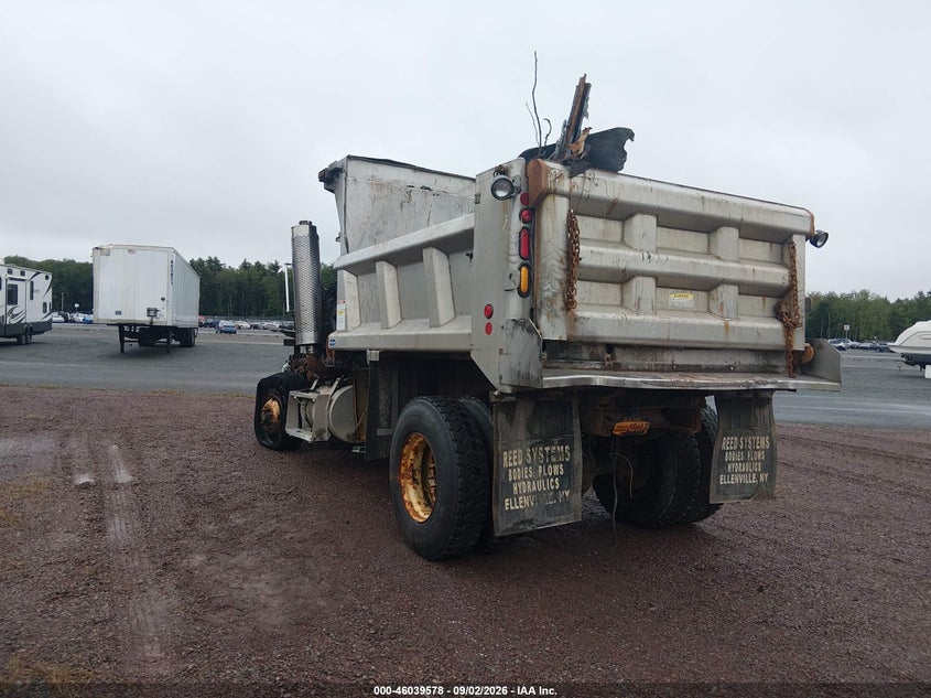 2004 FREIGHTLINER CONVENTIONAL auction photo 4